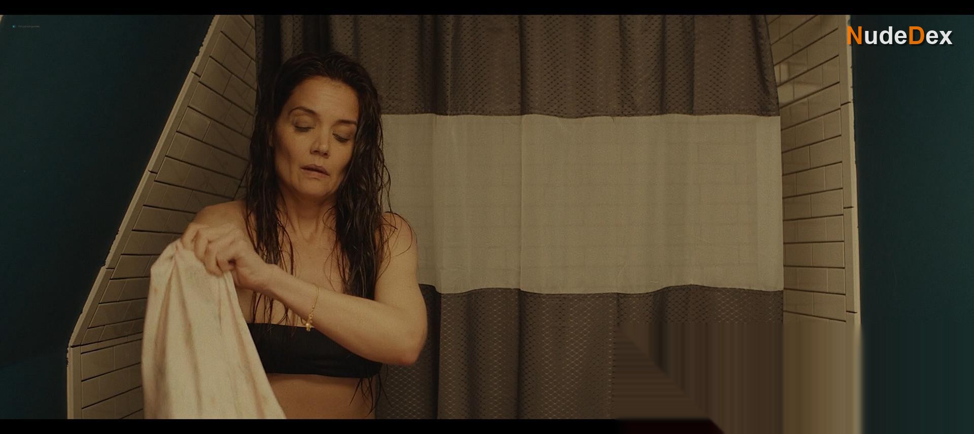 Katie Holmes in Alone Together, photo 5