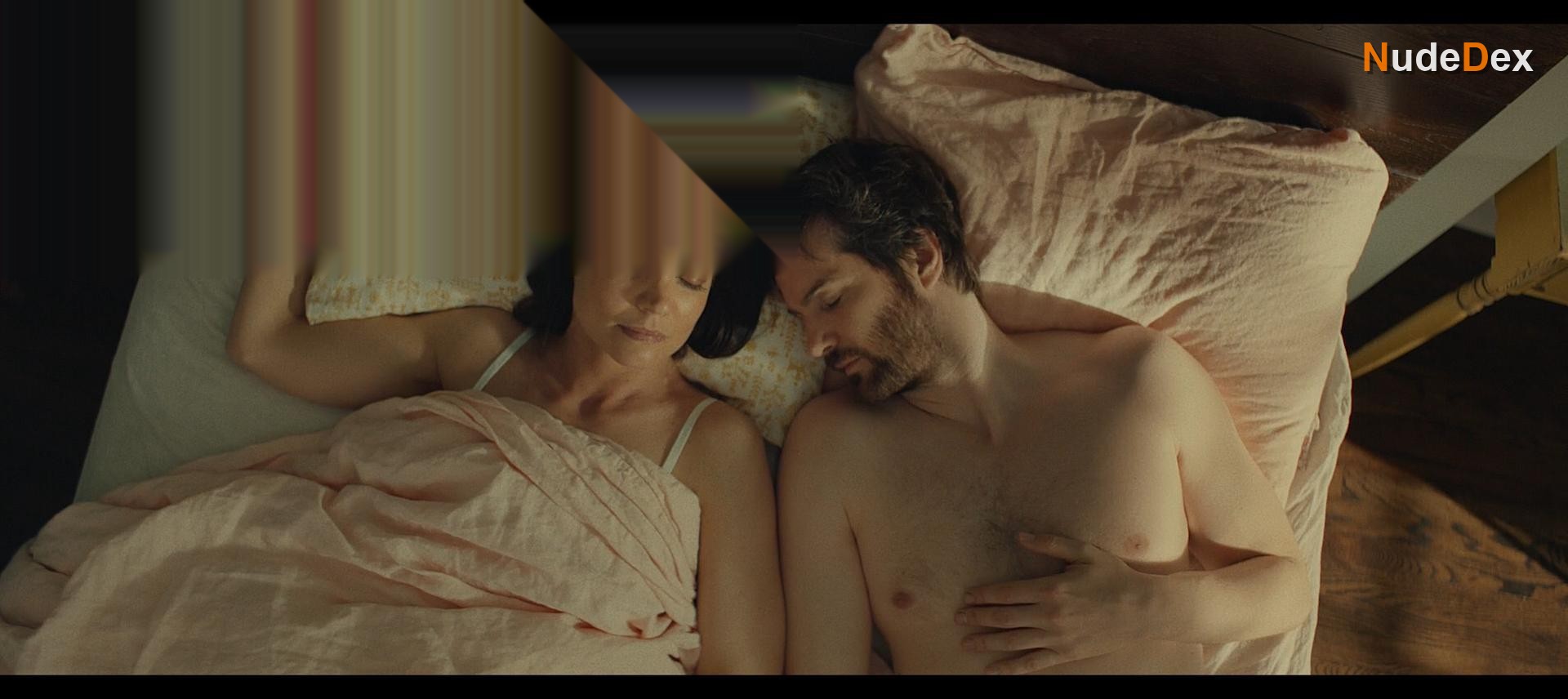 Katie Holmes in Alone Together, photo 7