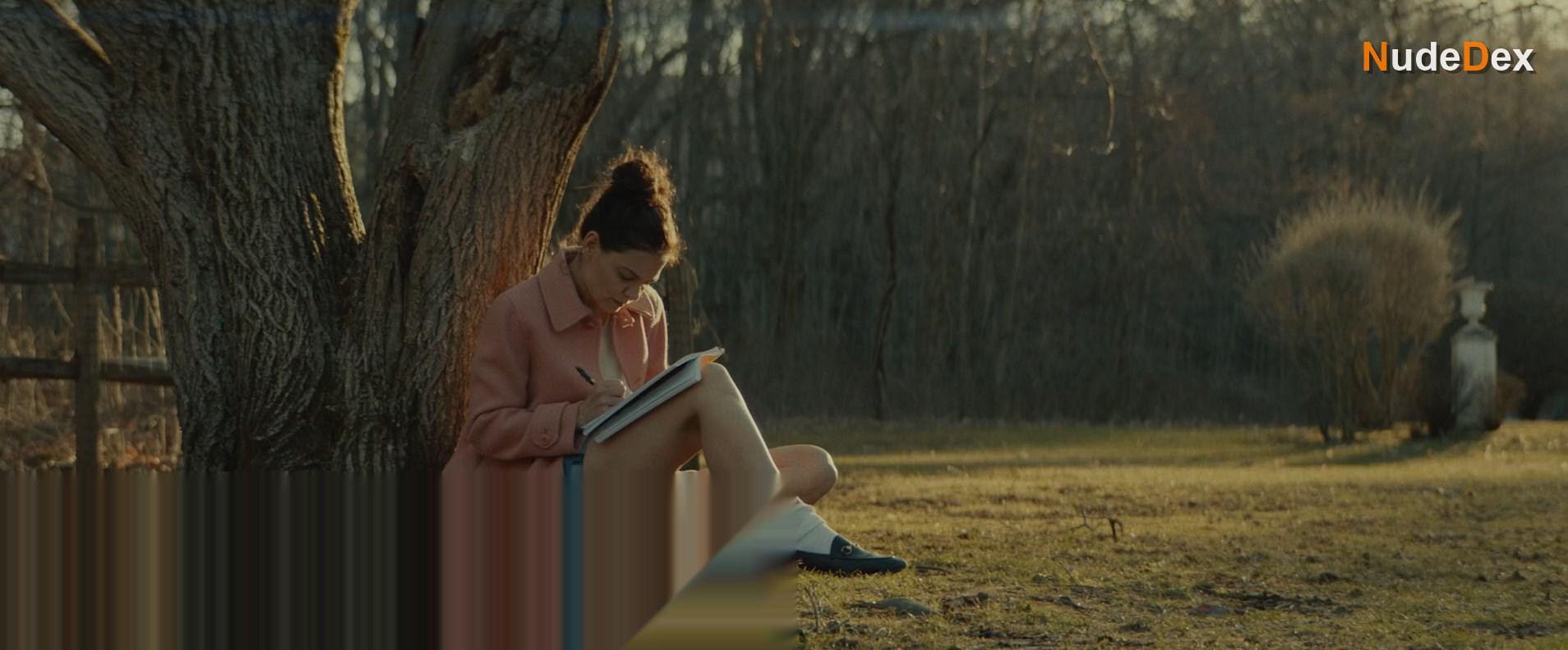 Katie Holmes in Alone Together, photo 13