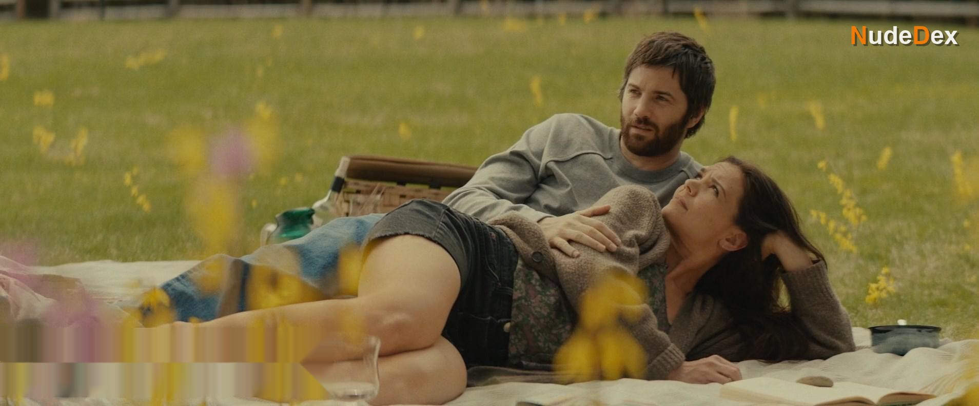 Katie Holmes in Alone Together, photo 15