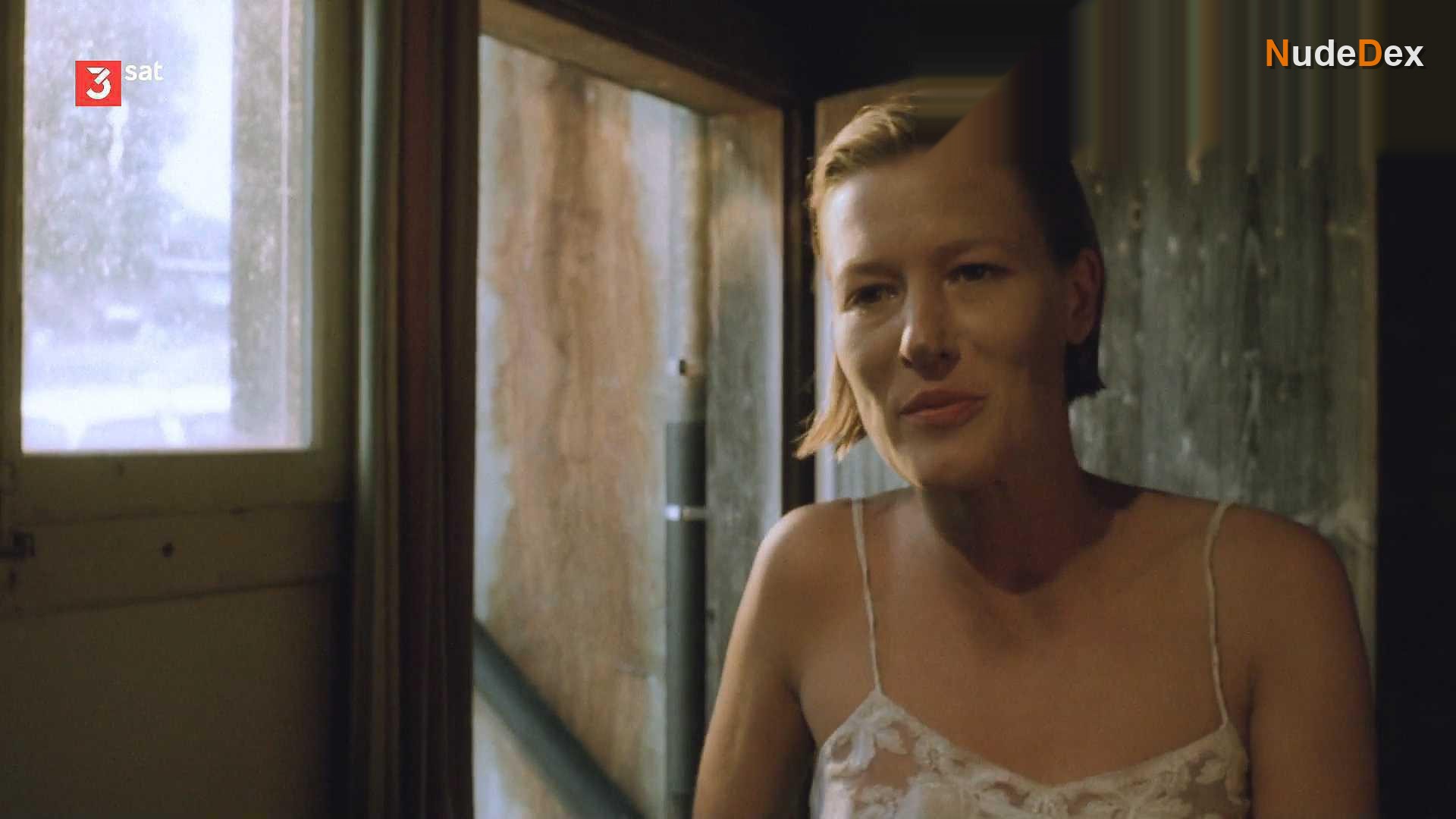 Katja Peter in Brandnacht, photo 6