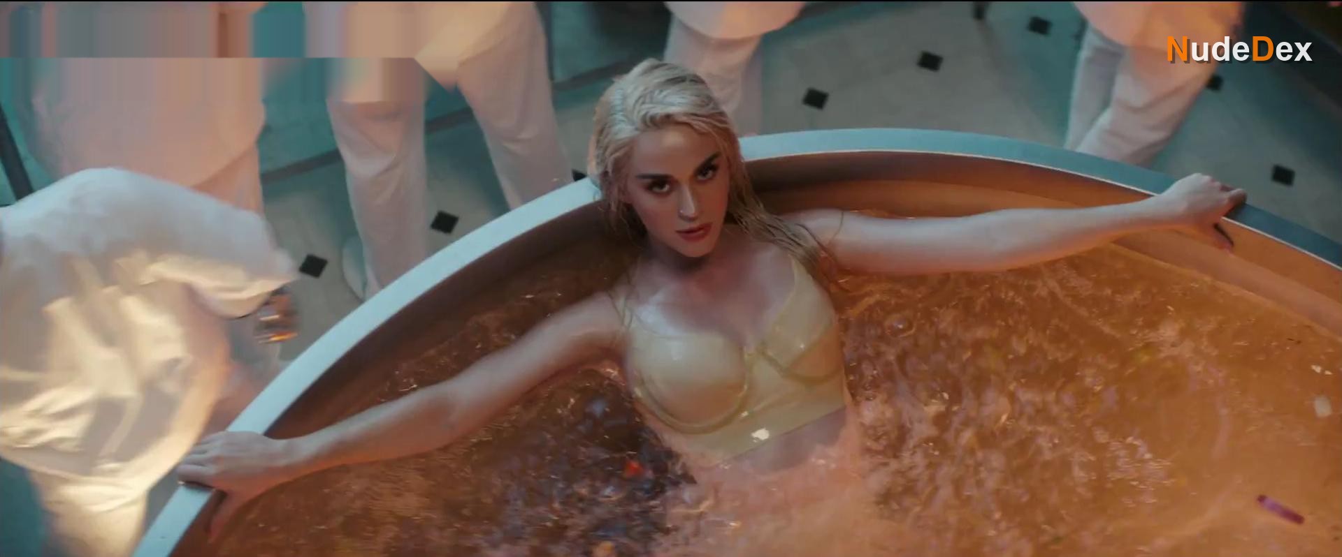 Katy Perry in Bon Appetit, photo 7