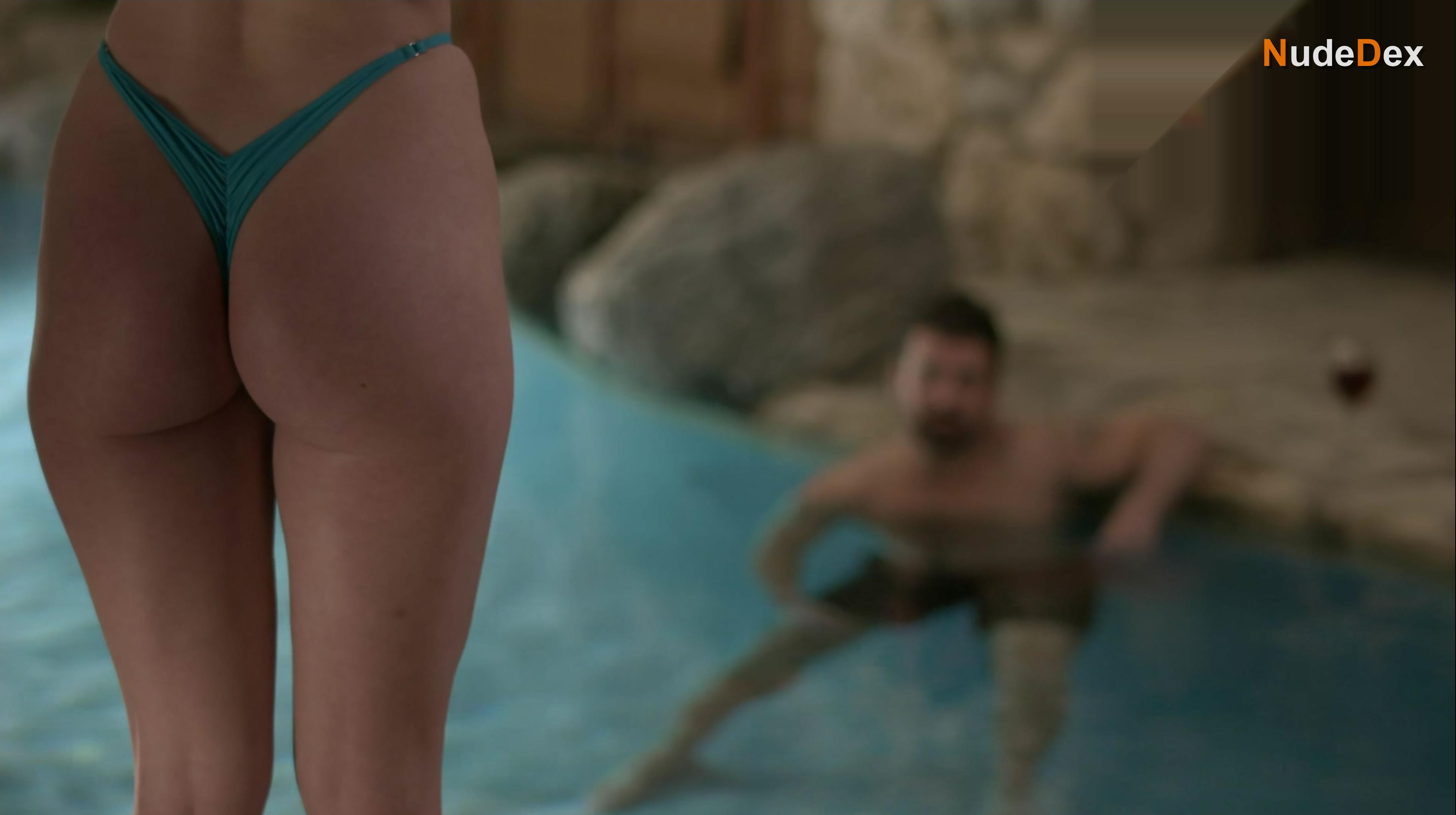 Keep Chambers in Piranha Women, photo 4