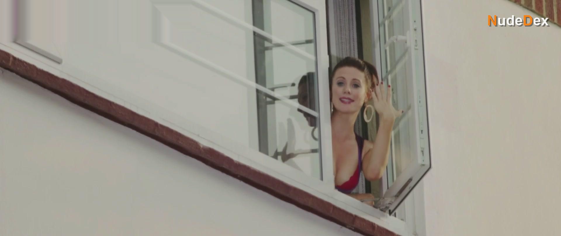 Kellie Shirley in Run For Your Wife, photo 1