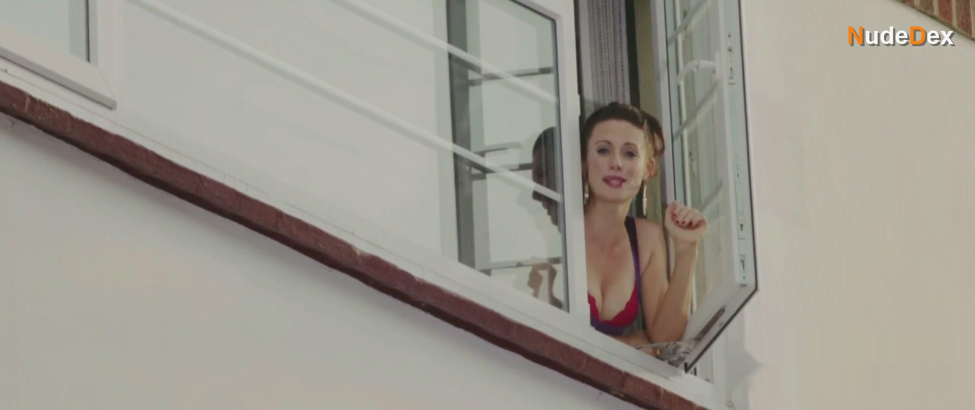 Kellie Shirley in Run For Your Wife, photo 4