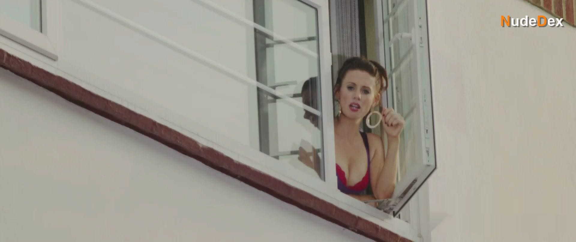 Kellie Shirley in Run For Your Wife, photo 5