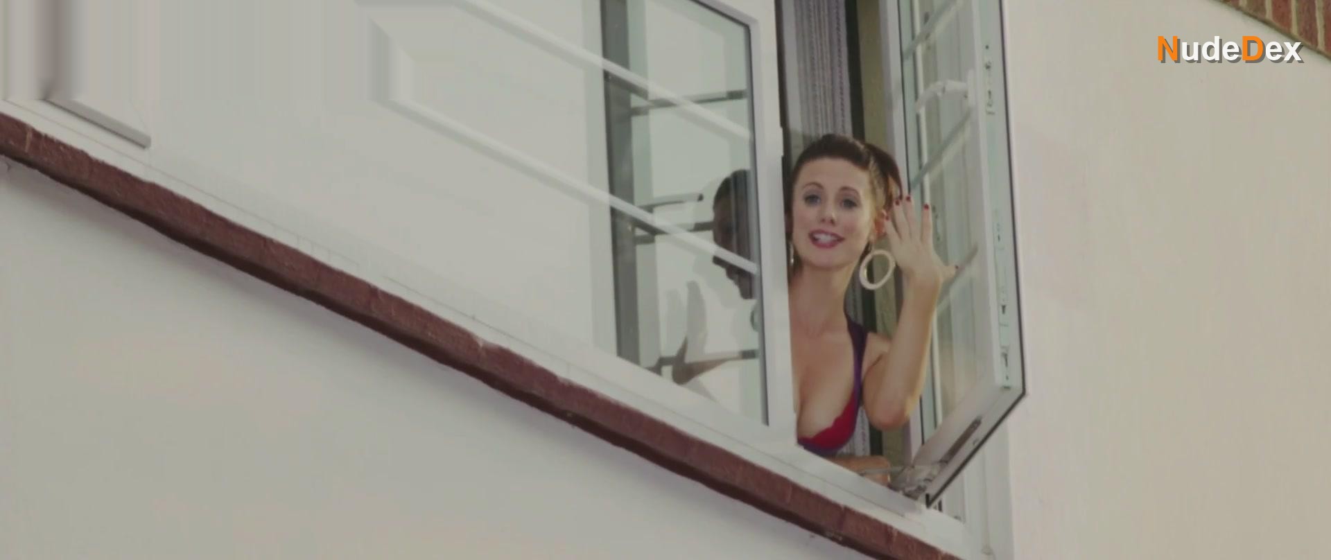 Kellie Shirley in Run For Your Wife, photo 6