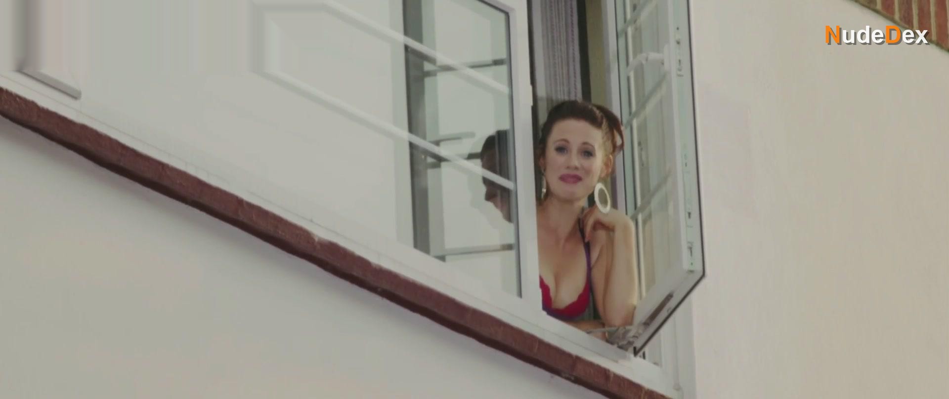 Kellie Shirley in Run For Your Wife, photo 7