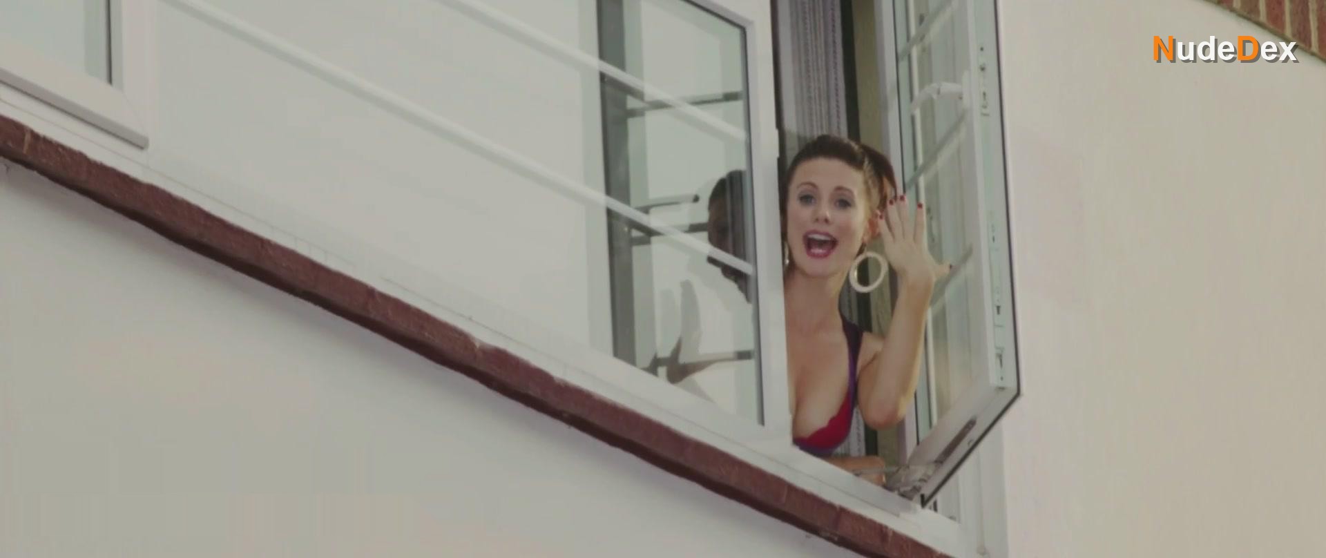 Kellie Shirley in Run For Your Wife, photo 8