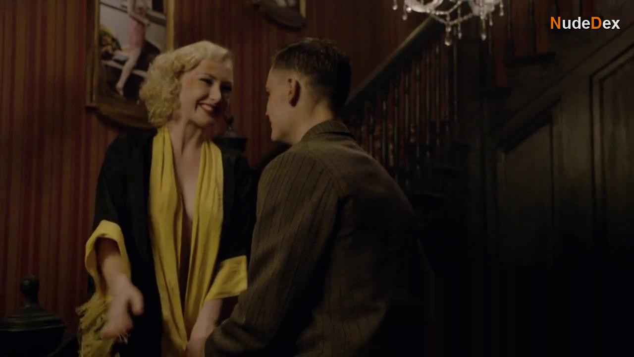 Kelly Anderson in Underbelly, photo 1