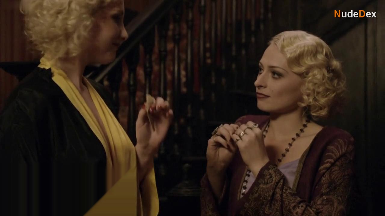 Kelly Anderson in Underbelly, photo 3