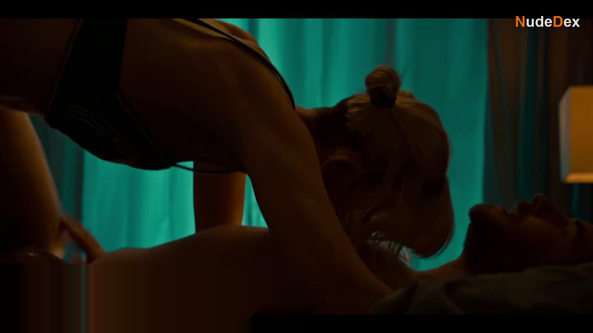 Kelly Curran in Into The Grizzly Maze