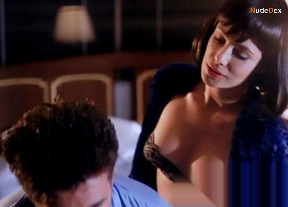 Kelly Lebrock in Betrayal Of The Dove, photo 4