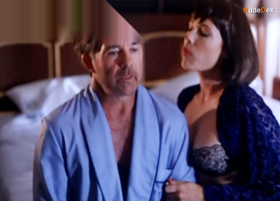 Kelly Lebrock in Betrayal Of The Dove, photo 5