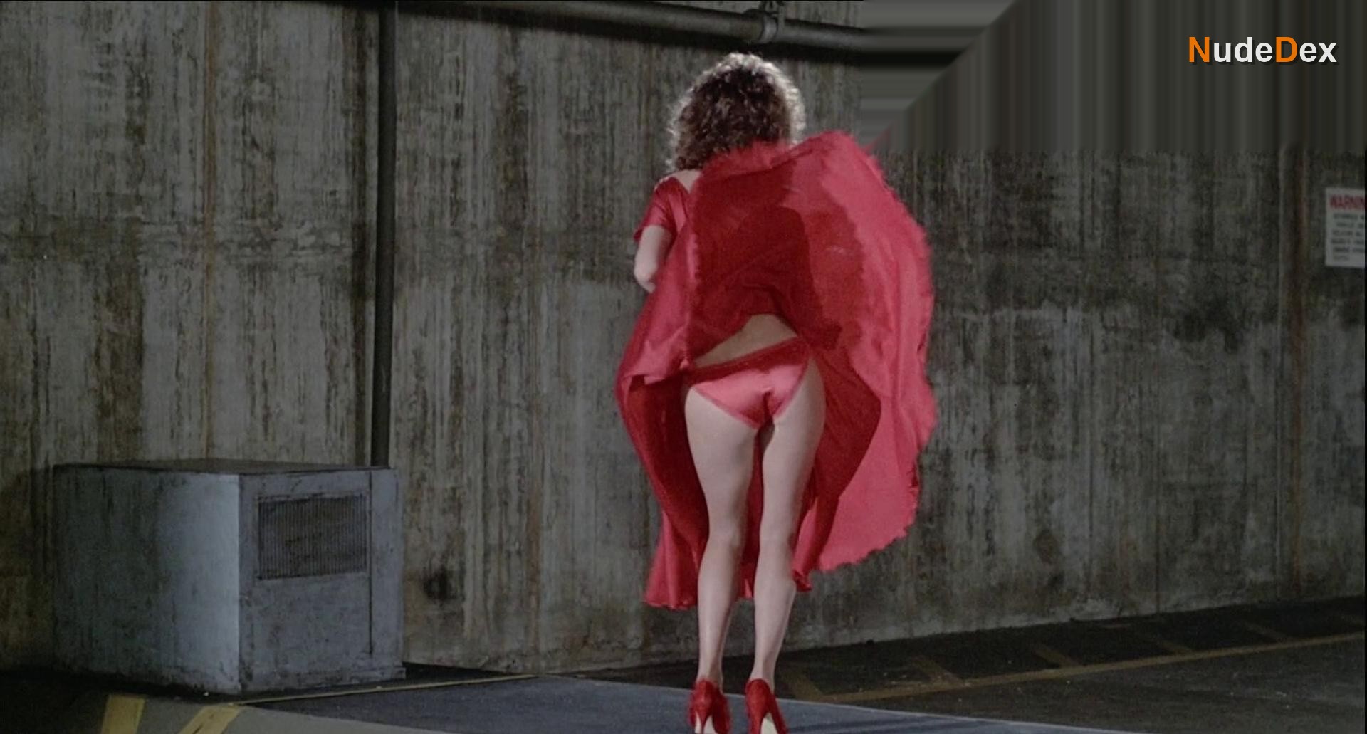 Kelly Lebrock in The Woman In Red, photo 2