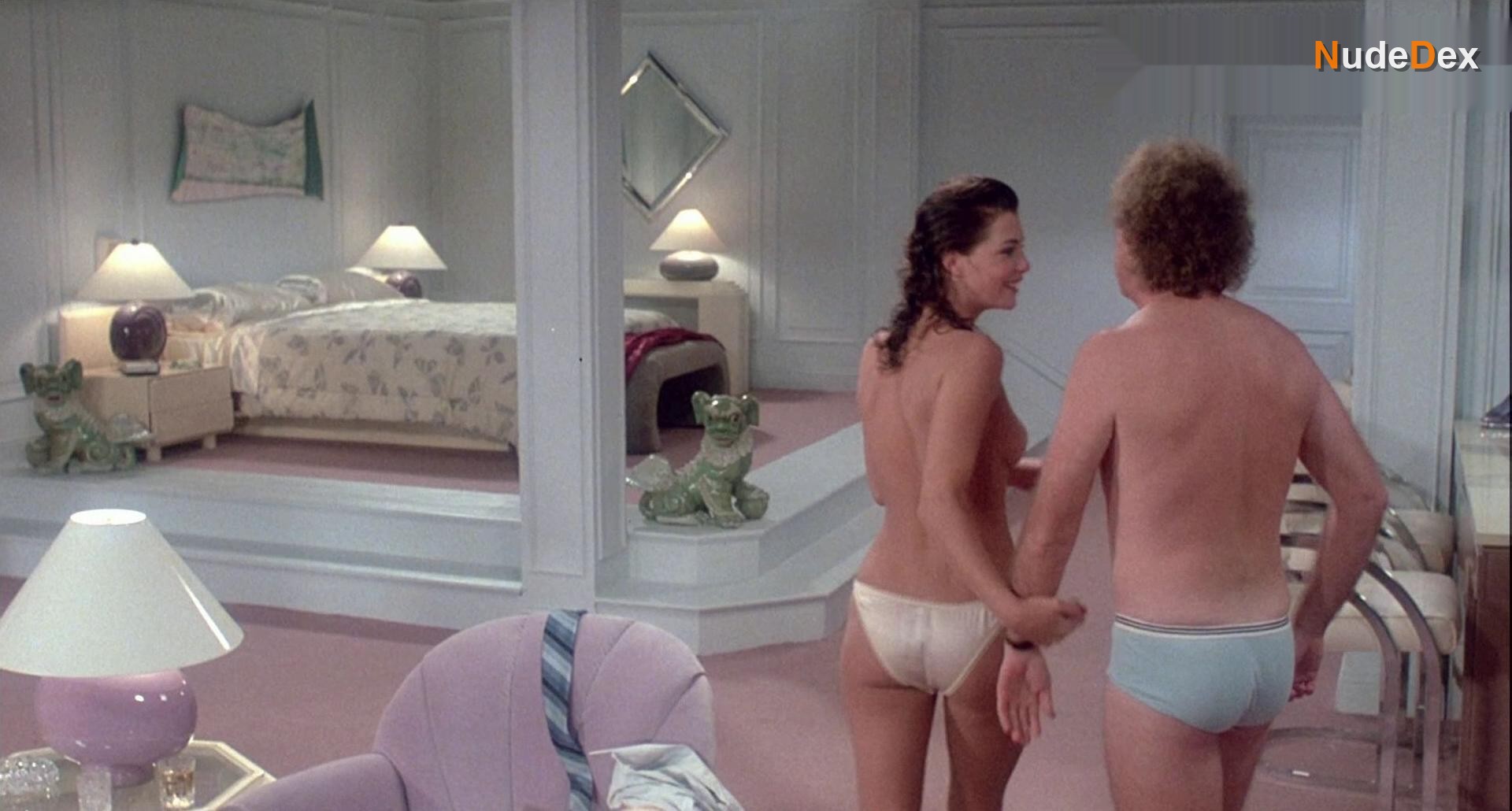 Kelly Lebrock in The Woman In Red, photo 5