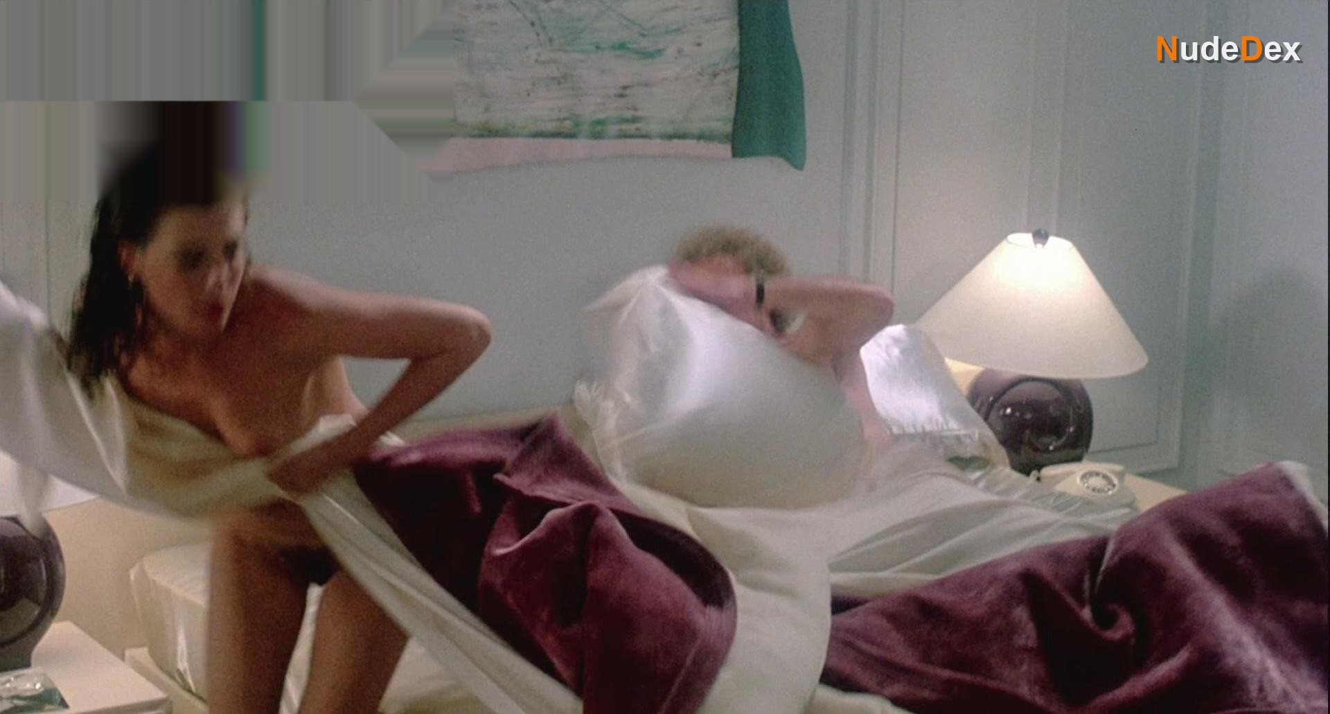 Kelly Lebrock in The Woman In Red, photo 9