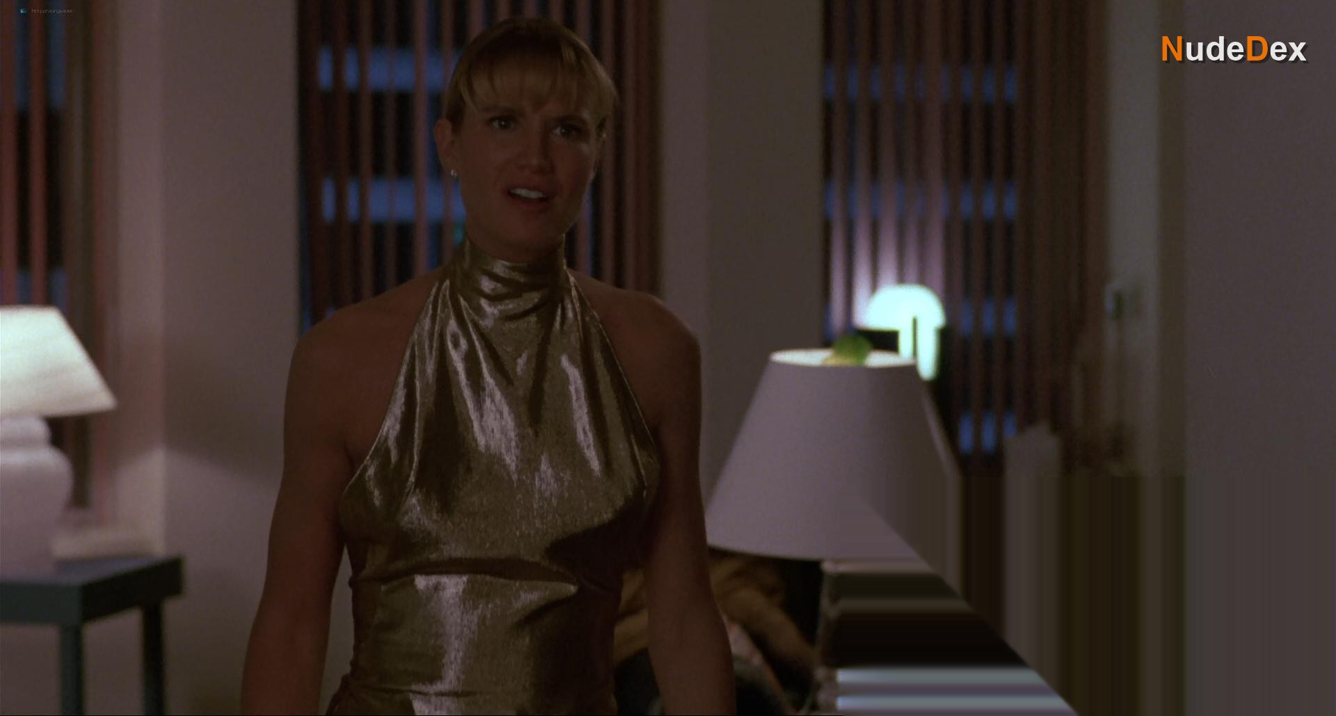 Kelly Lynch in Cocktail, photo 6