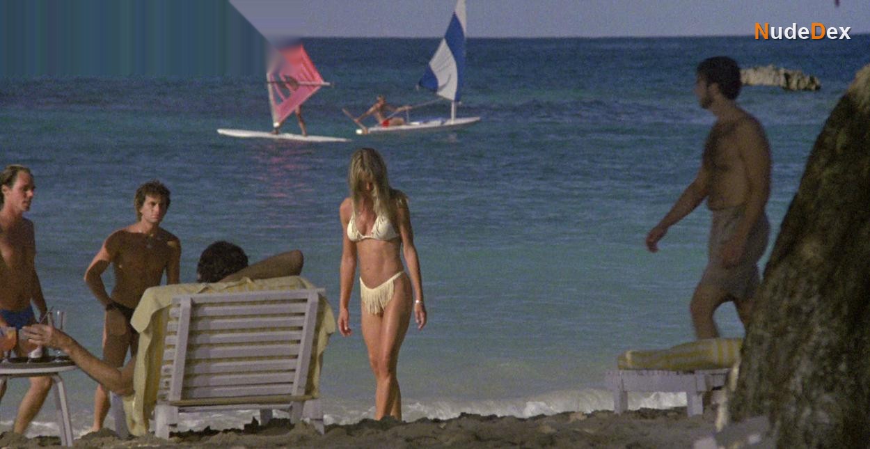 Kelly Lynch in Cocktail, photo 19