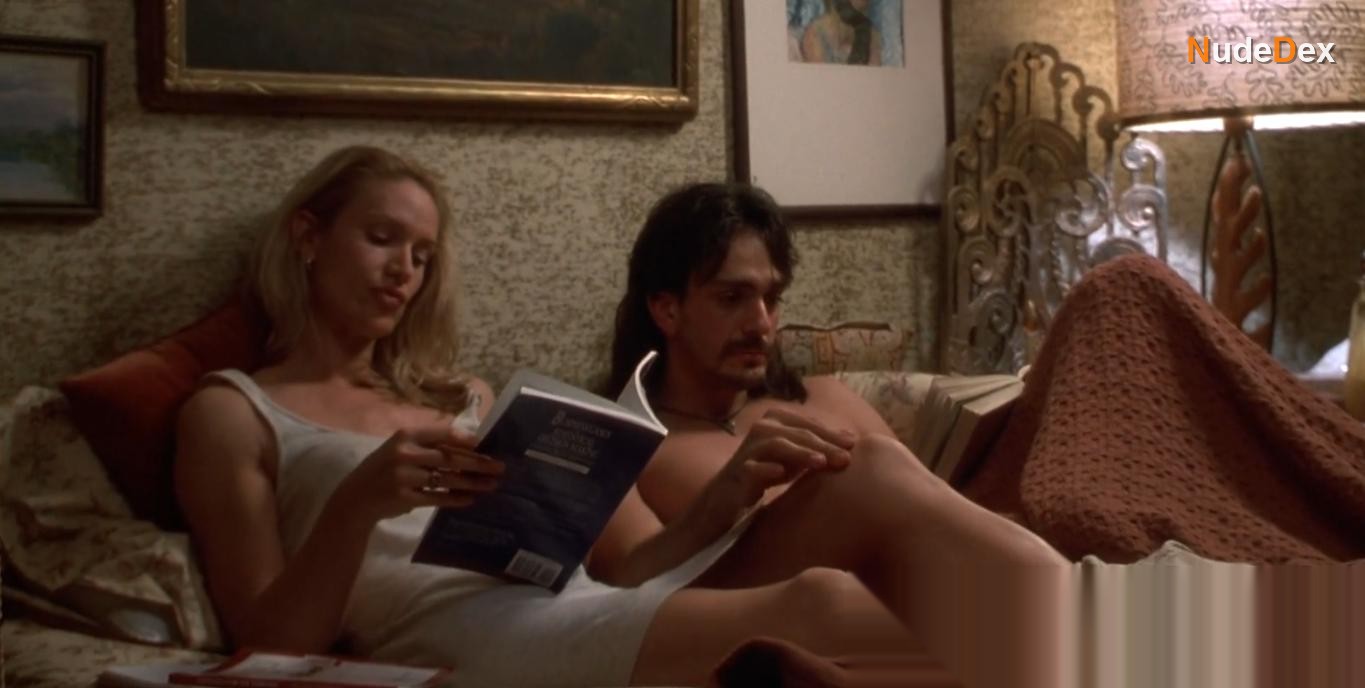 Kelly Lynch in Homegrown, photo 3