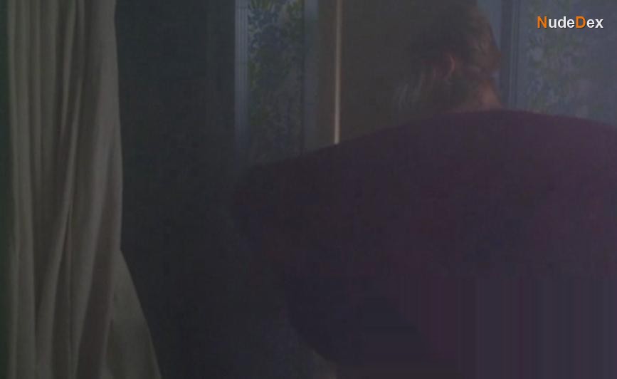 Kelly Lynch in Homegrown, photo 5