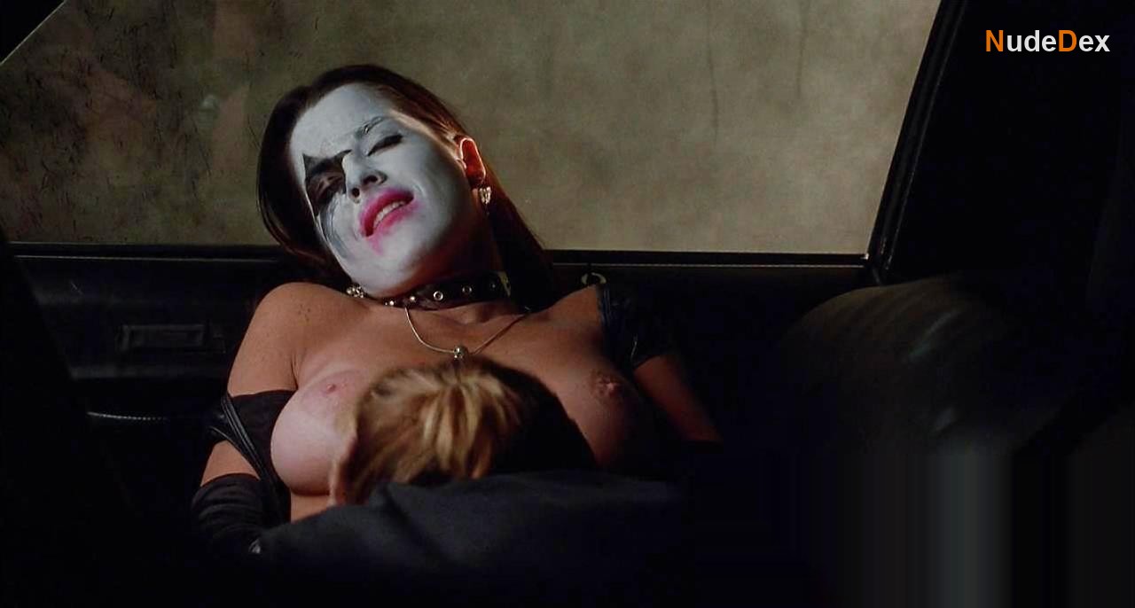 Kelly Monaco in Idle Hands, photo 5