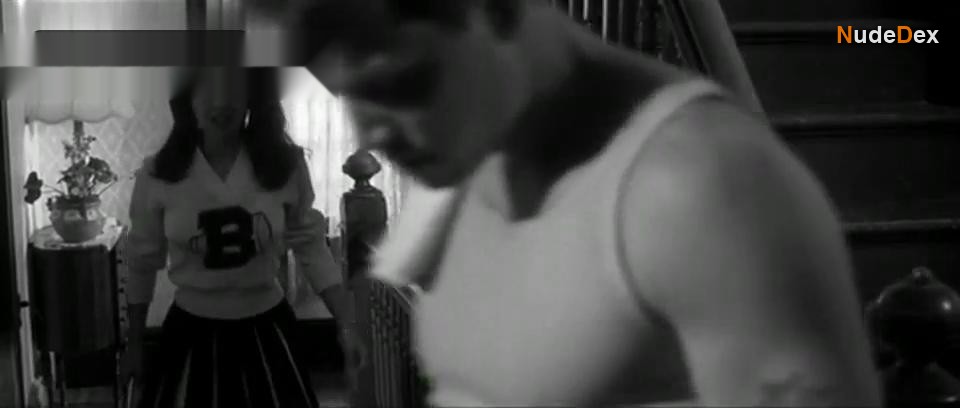 Kelly Monaco in Mumford, photo 2