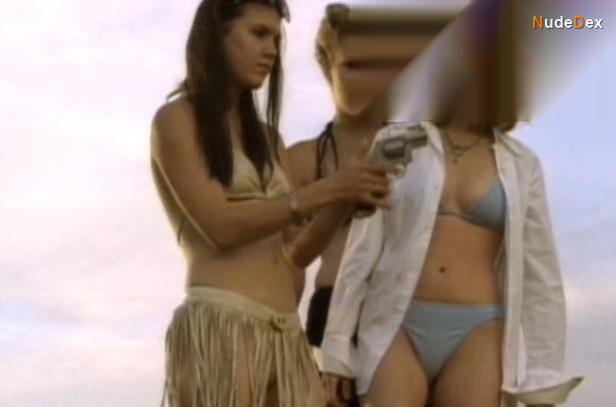 Keri Lynn Pratt in The Smokers, photo 4