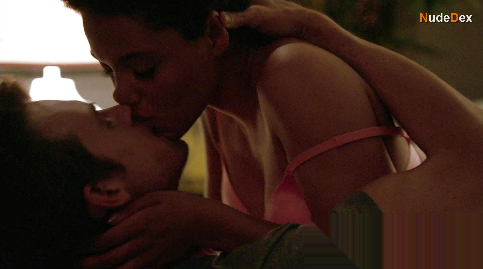 Kiersey Clemons in Extant, photo 1