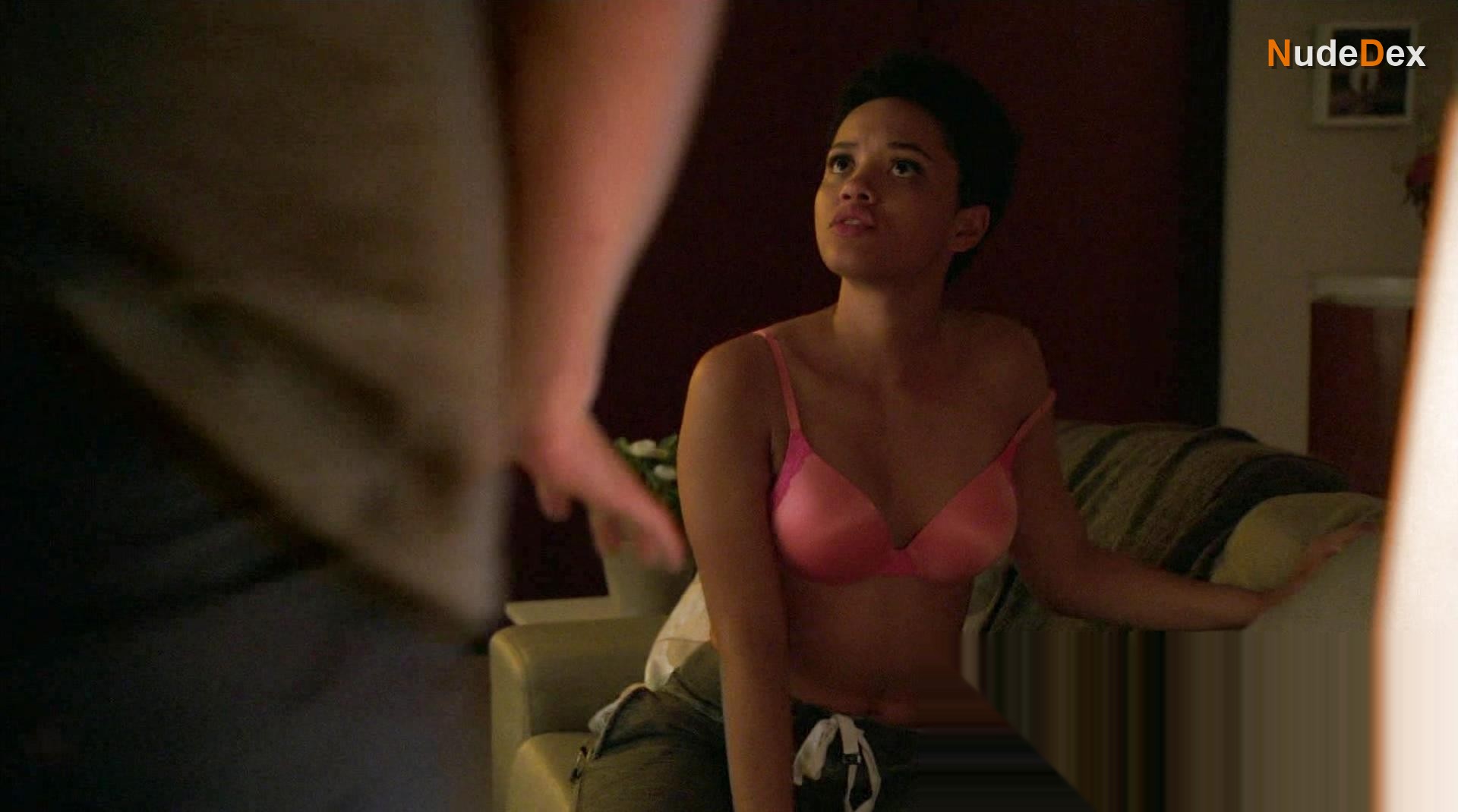 Kiersey Clemons in Extant, photo 3