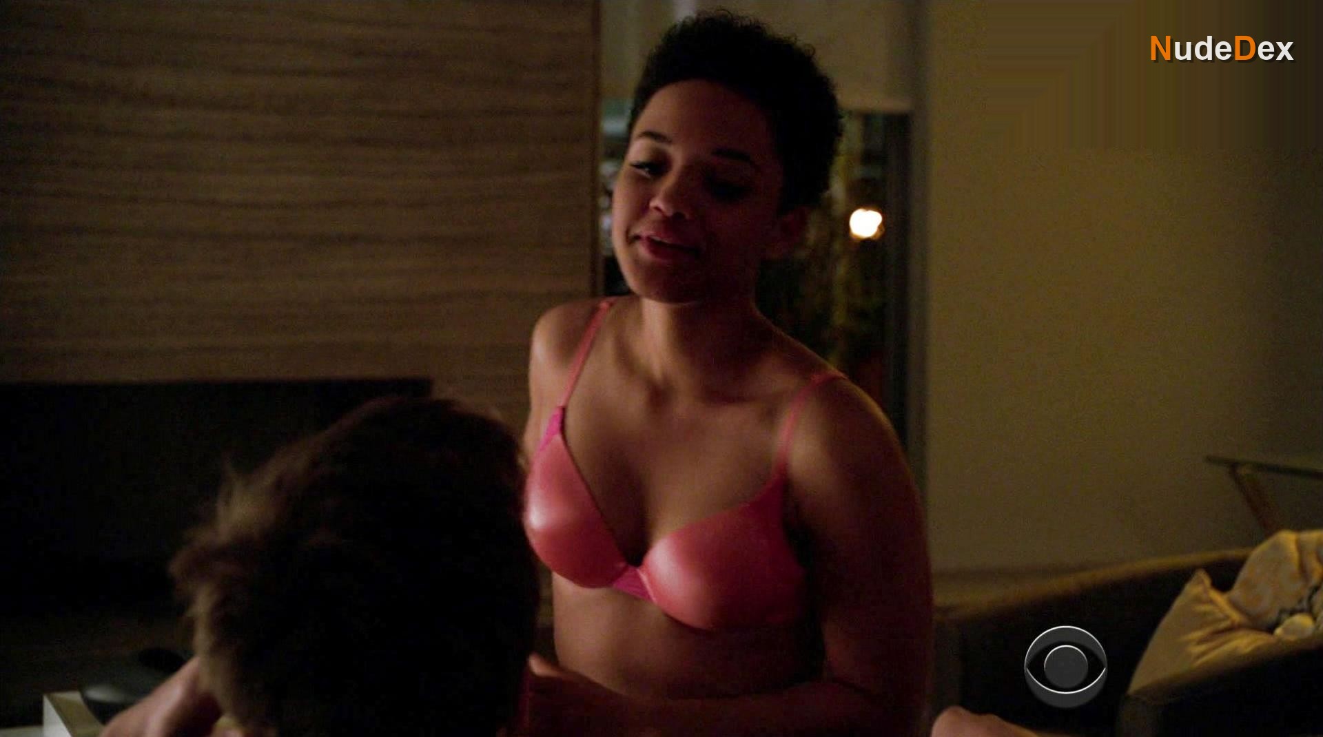 Kiersey Clemons in Extant, photo 4