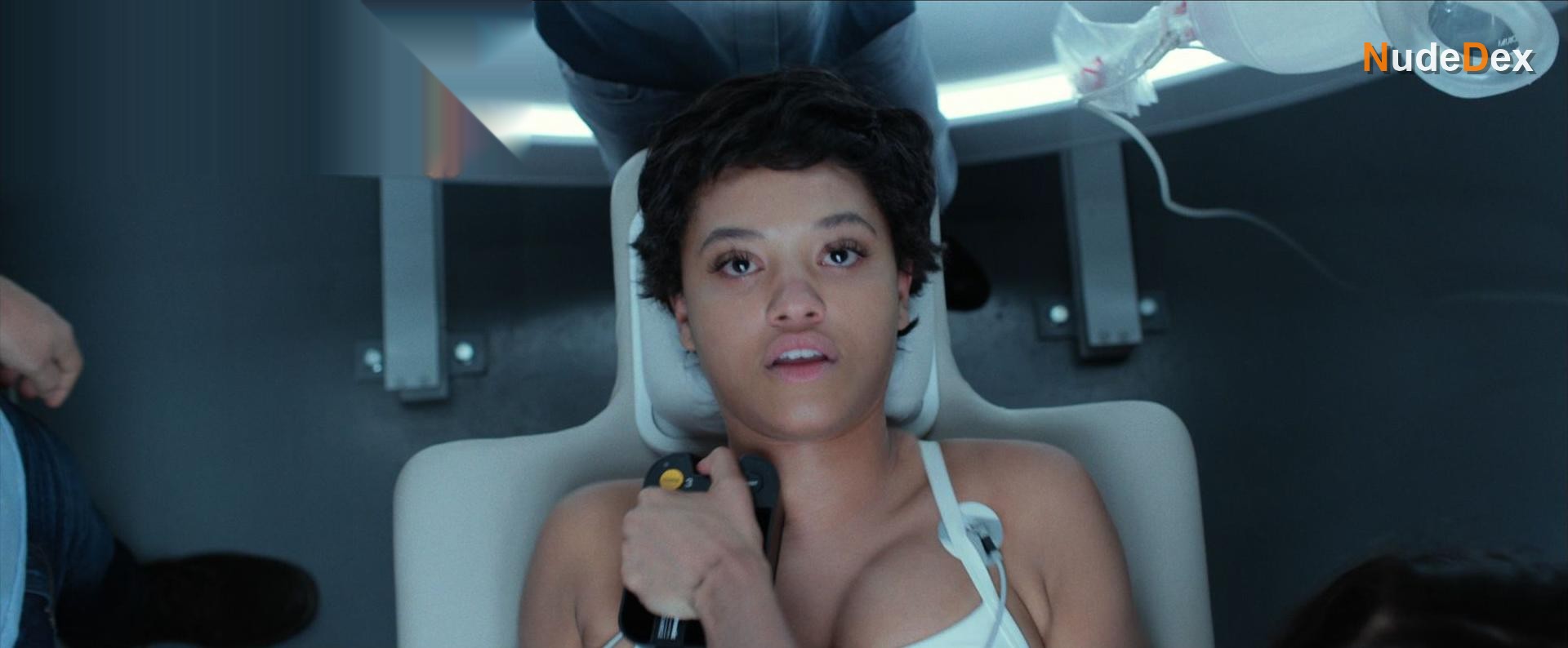 Kiersey Clemons in Flatliners, photo 1