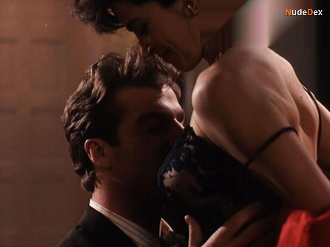 Kim Delaney in Tales From The Crypt, photo 7