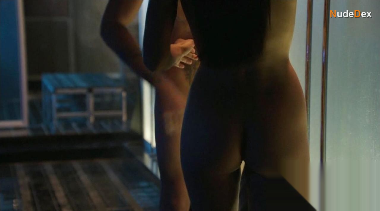 Kim Engelbrecht in Dominion, photo 5