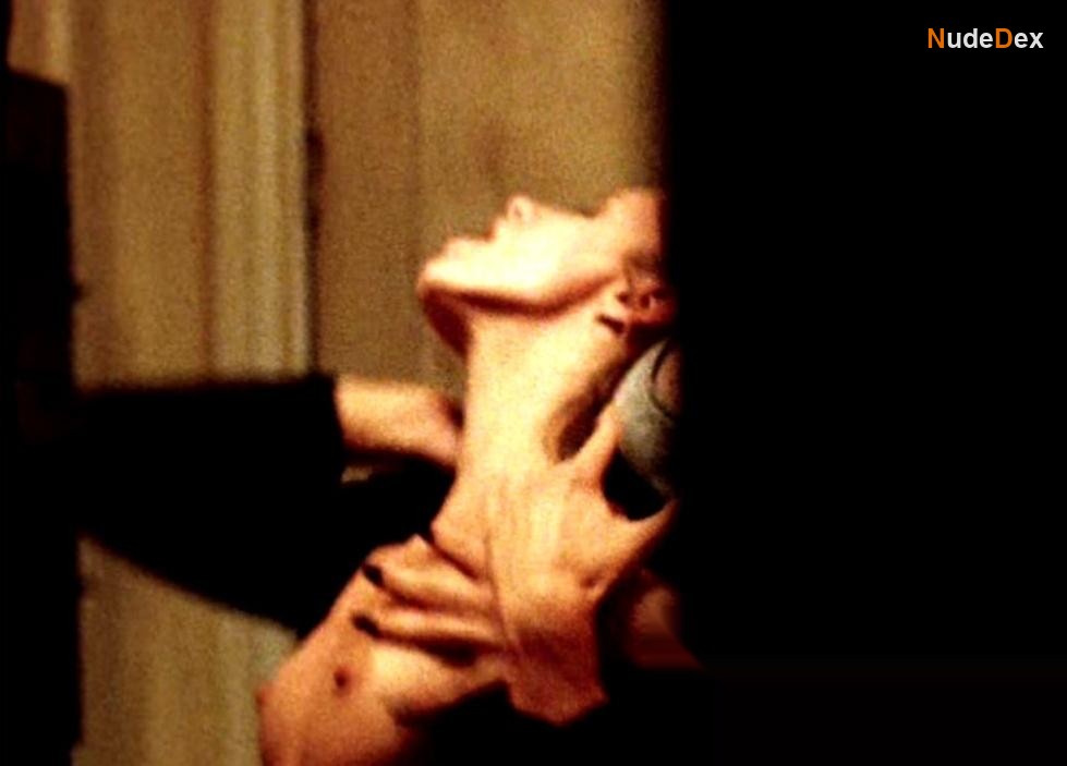 Kim Feeney in The Hunger, photo 12