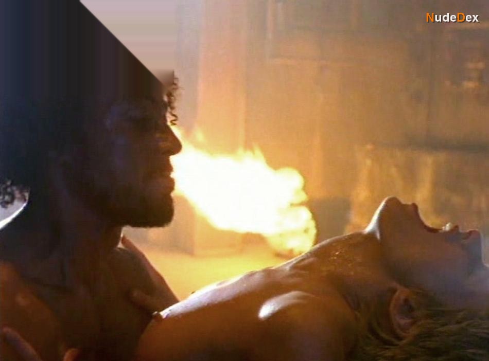 Kim Feeney in The Hunger, photo 19