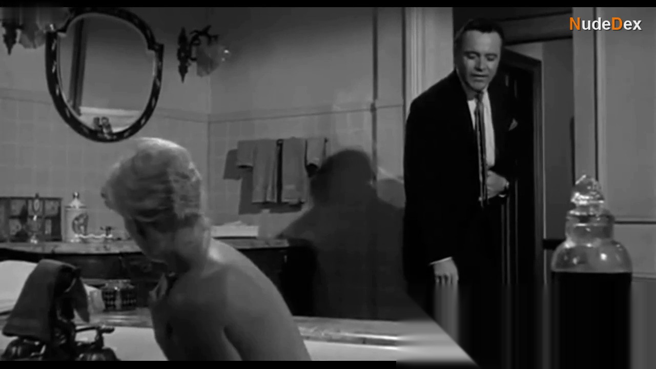 Kim Novak in The Notorious Landlady, photo 1