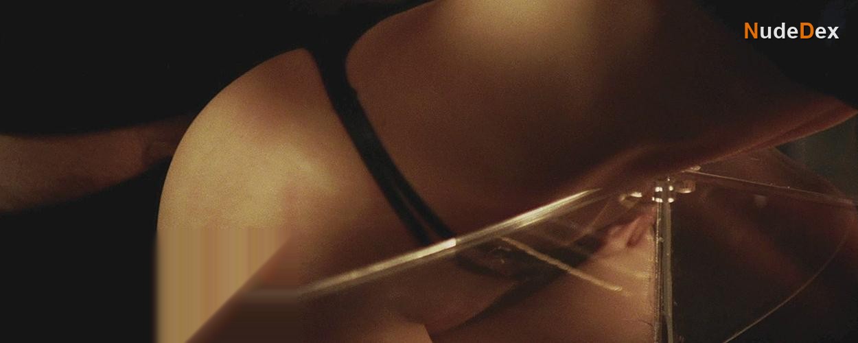Kim Poirier in Dawn Of The Dead, photo 7