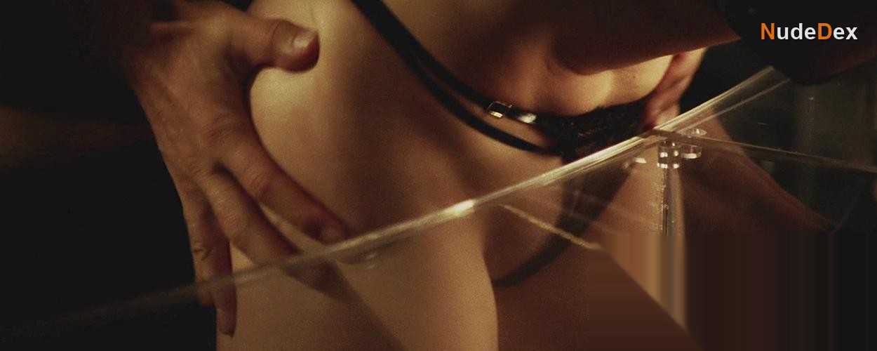 Kim Poirier in Dawn Of The Dead, photo 8