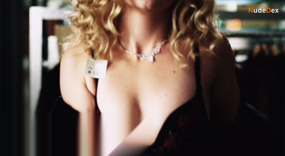Kim Poirier in Dawn Of The Dead, photo 10