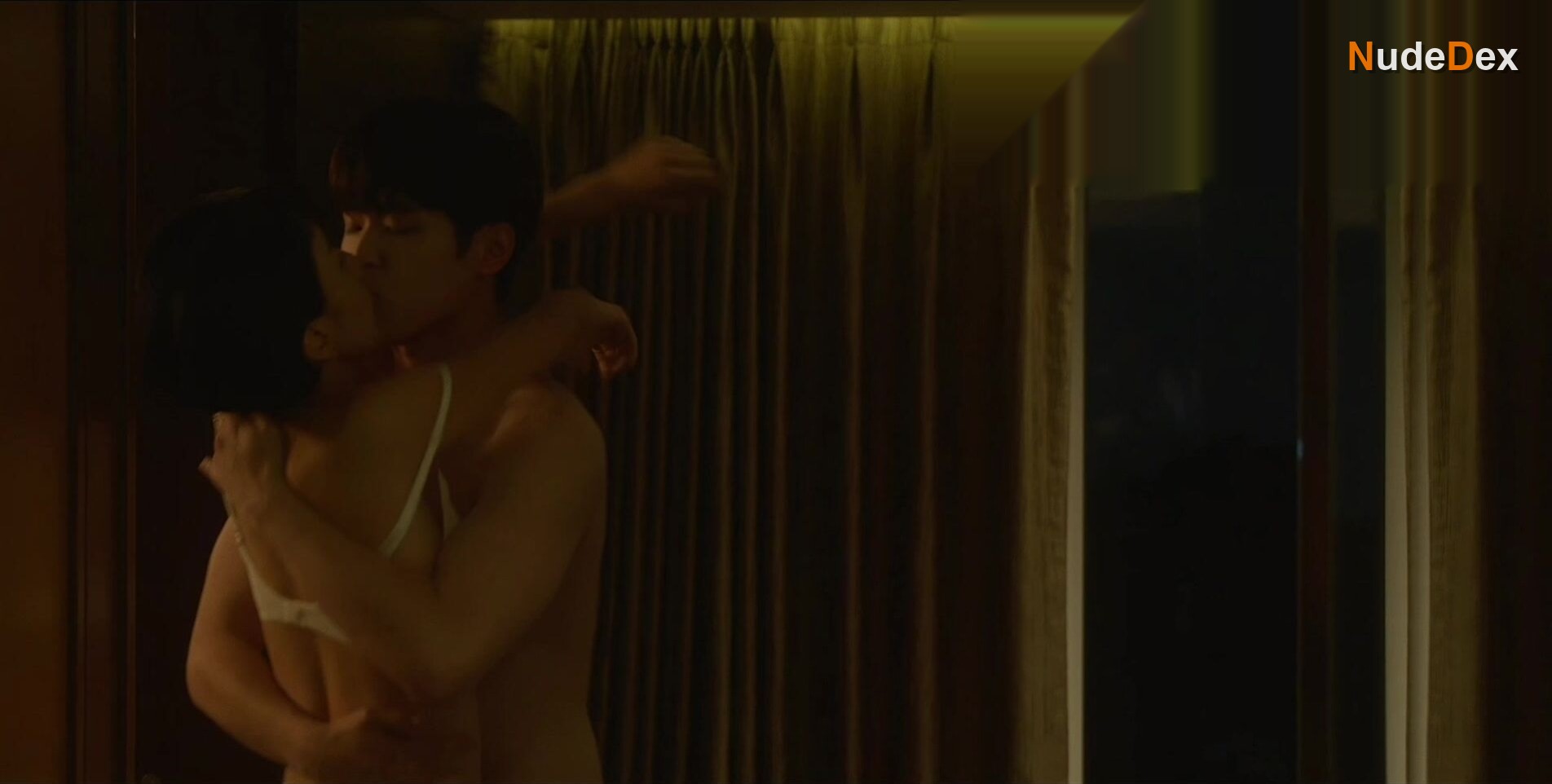 Kim Seo-hyung in Pale Moon, photo 1