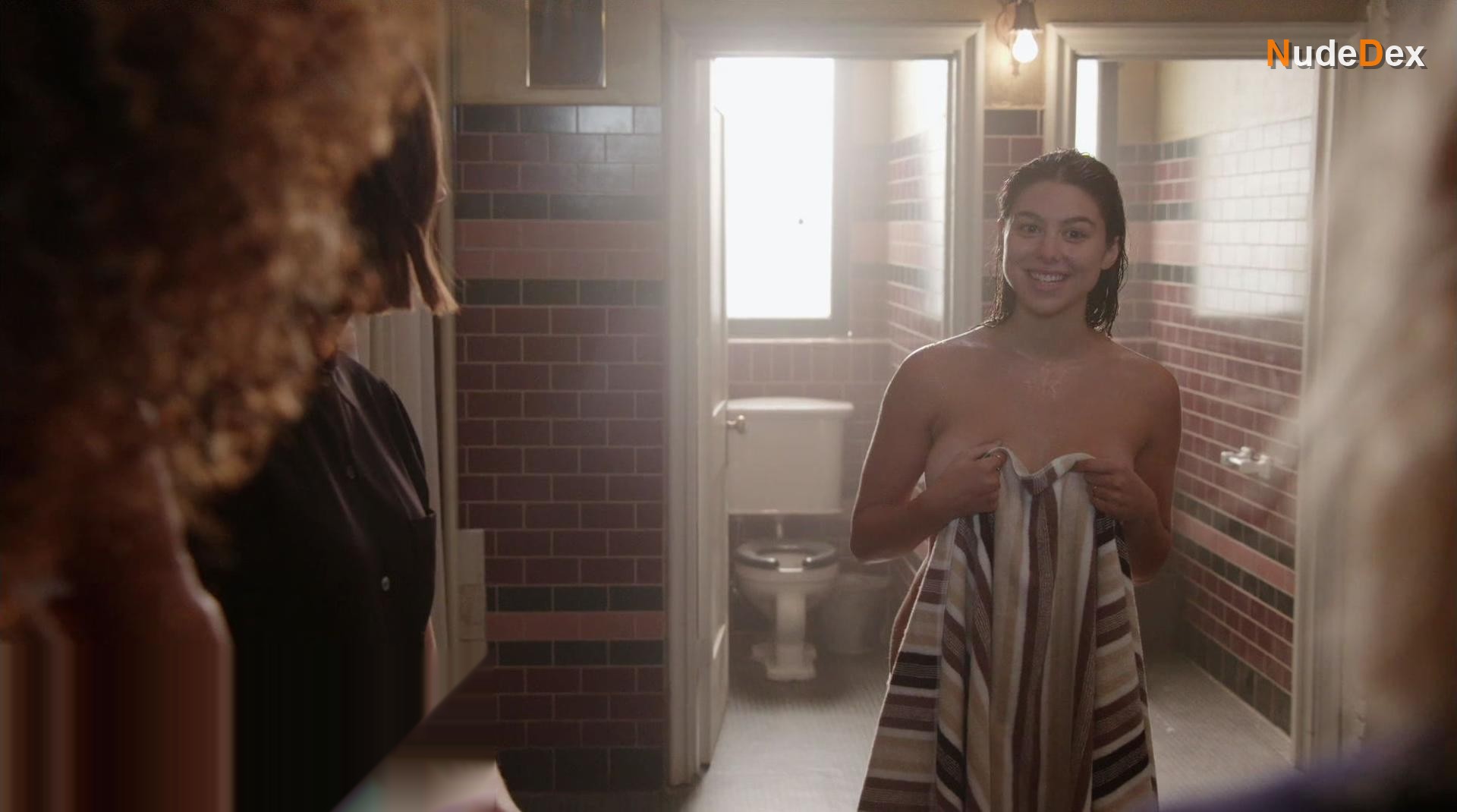 Kira Kosarin in Good Trouble, photo 2