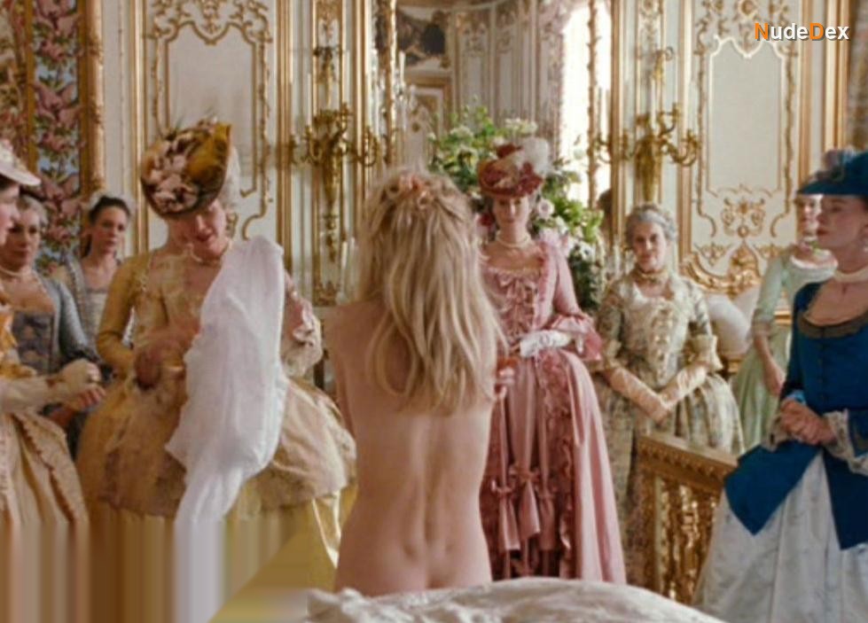 Marie Antoinette in Marie Antoinette, photo 3