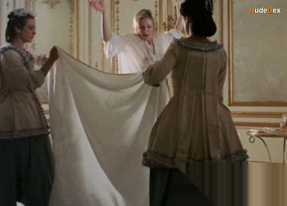 Marie Antoinette in Marie Antoinette, photo 8