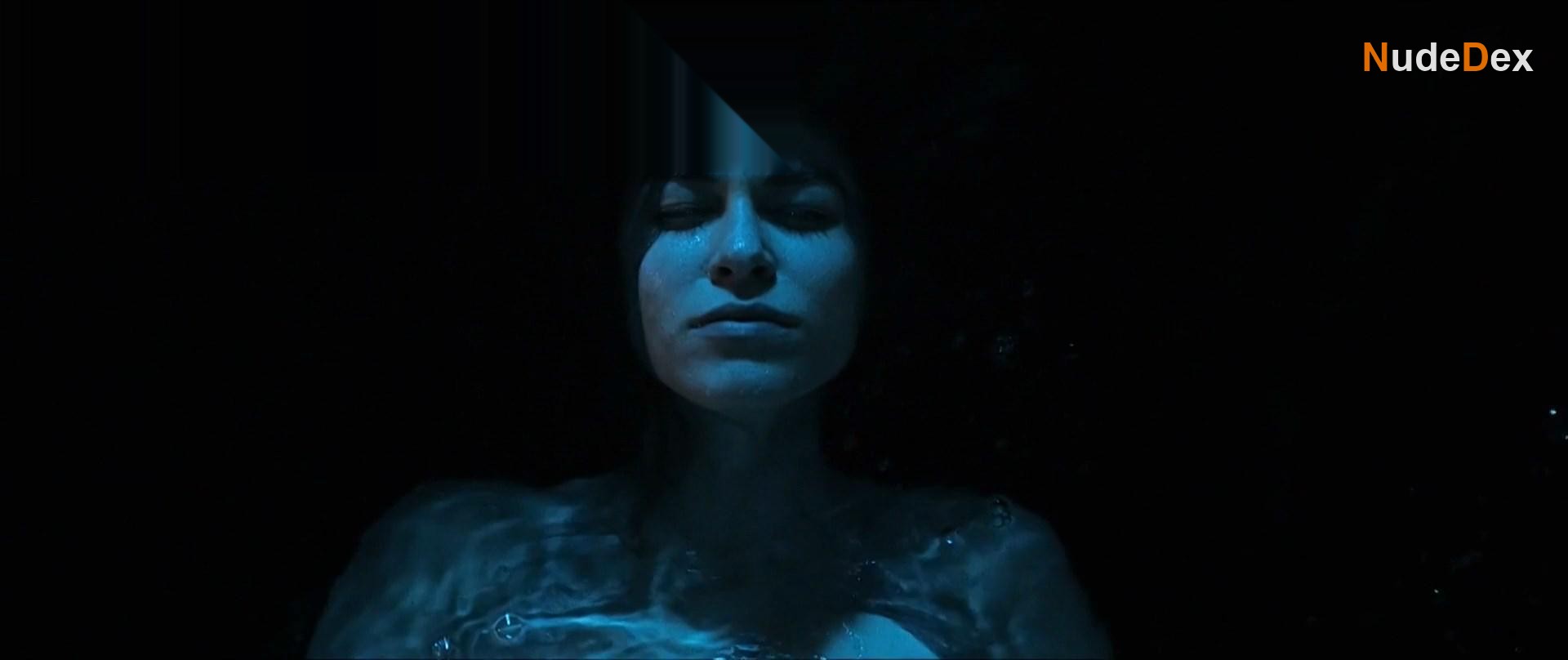 Kirsty Averton in The Holly Kane Experiment, photo 5