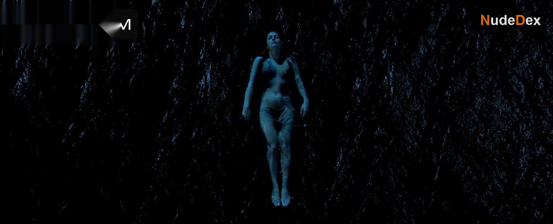 Kirsty Averton in The Holly Kane Experiment, photo 8