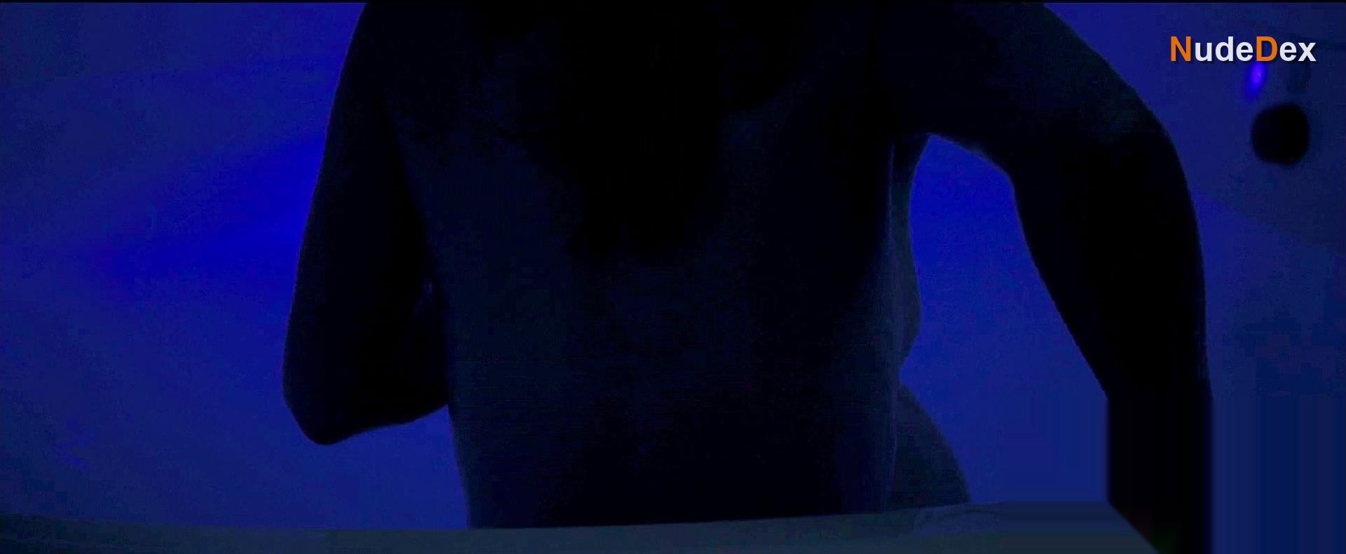 Kirsty Averton in The Holly Kane Experiment, photo 9