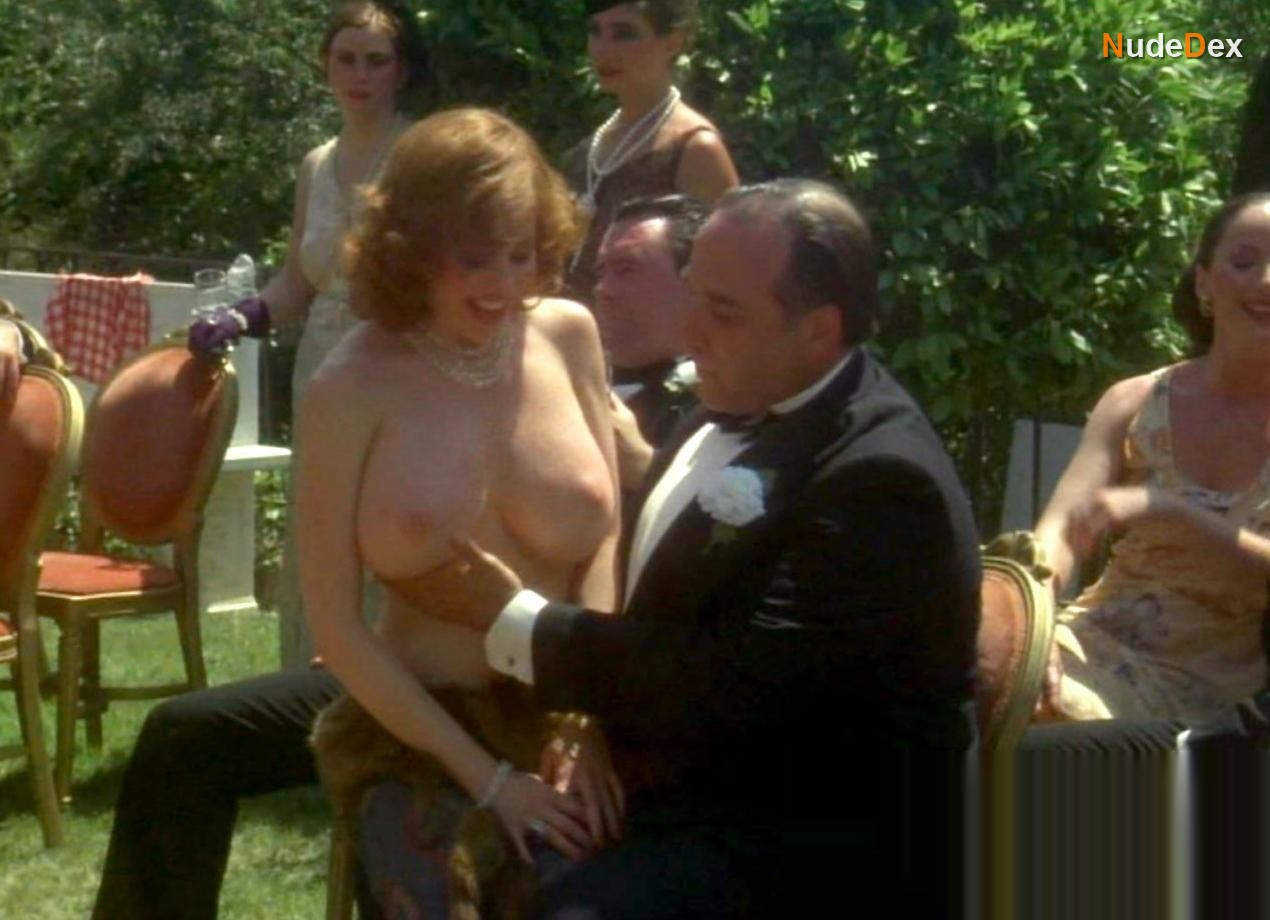 Kitten Natividad in The Lady In Red, photo 3