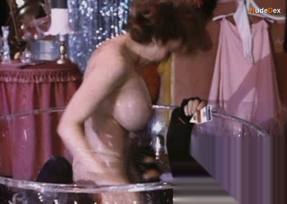 Kitten Natividad in The Wild Life, photo 7