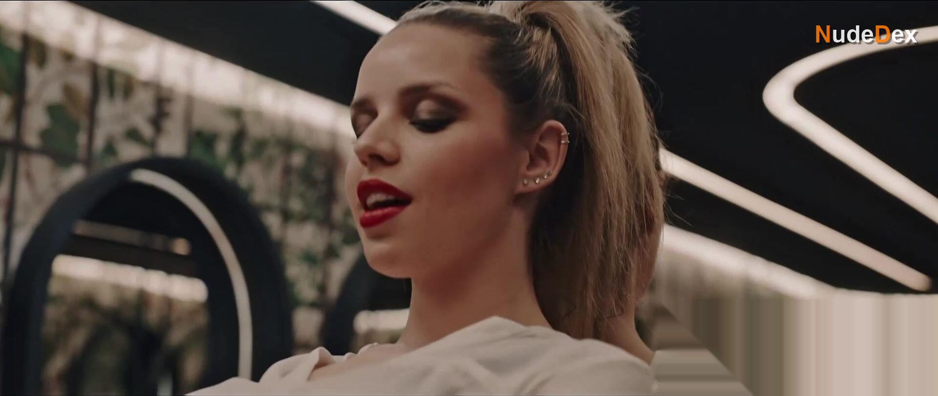 Klara Kokanovic in Three, photo 12